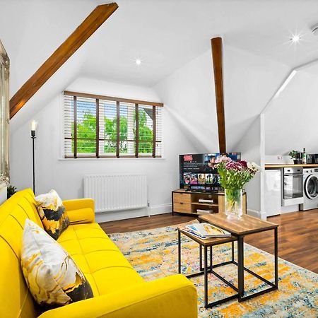 Stylish Apartment - Parking - Outdoor Terrace - Wolverhampton - Netlix - Wifi - 9Bpc Zewnętrze zdjęcie
