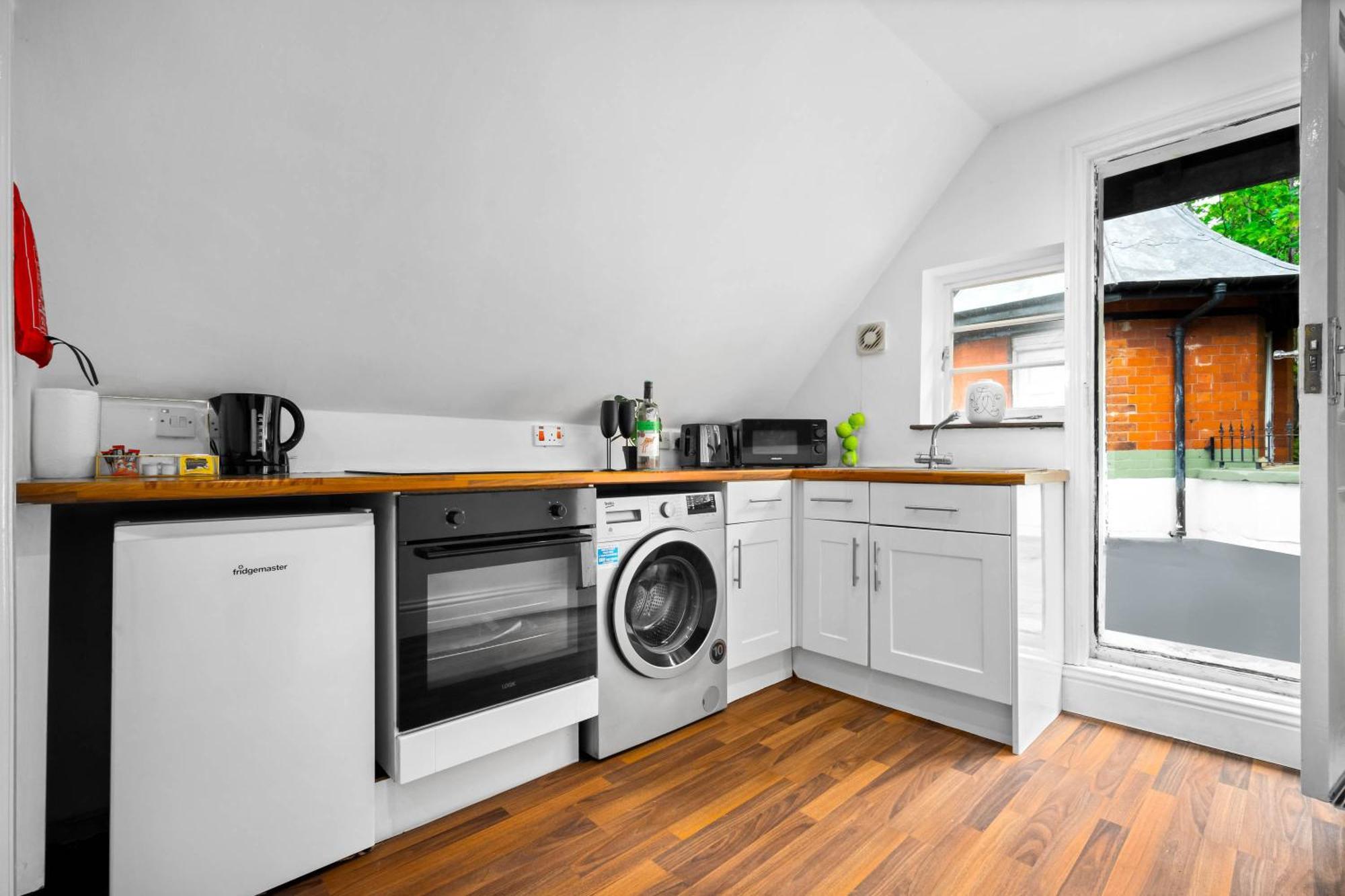 Stylish Apartment - Parking - Outdoor Terrace - Wolverhampton - Netlix - Wifi - 9Bpc Zewnętrze zdjęcie
