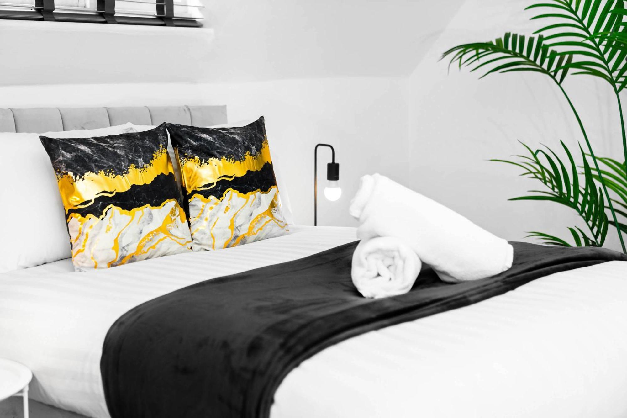Stylish Apartment - Parking - Outdoor Terrace - Wolverhampton - Netlix - Wifi - 9Bpc Zewnętrze zdjęcie