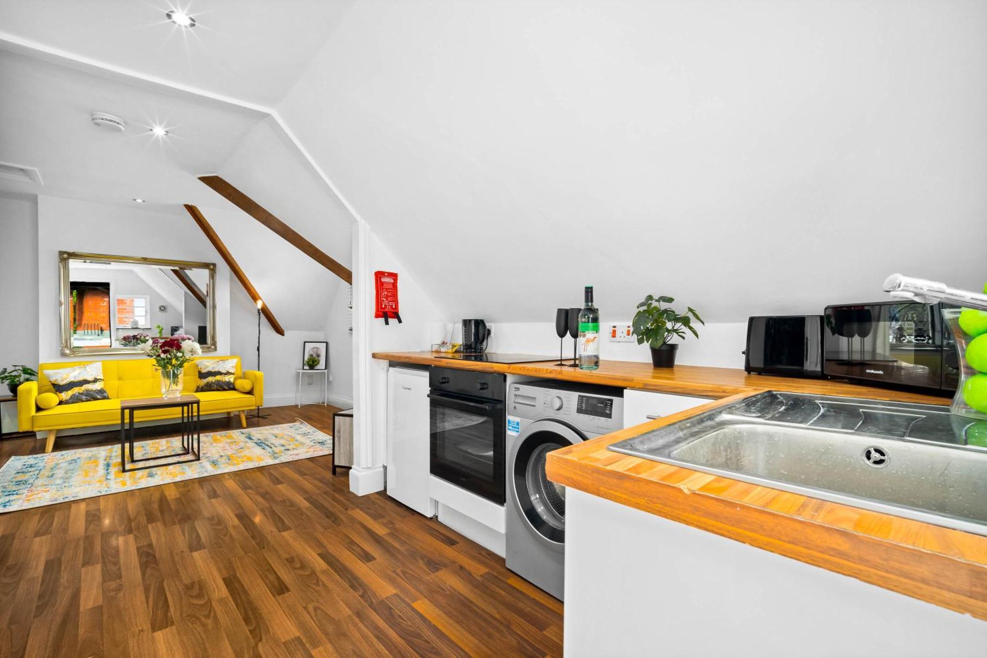 Stylish Apartment - Parking - Outdoor Terrace - Wolverhampton - Netlix - Wifi - 9Bpc Zewnętrze zdjęcie