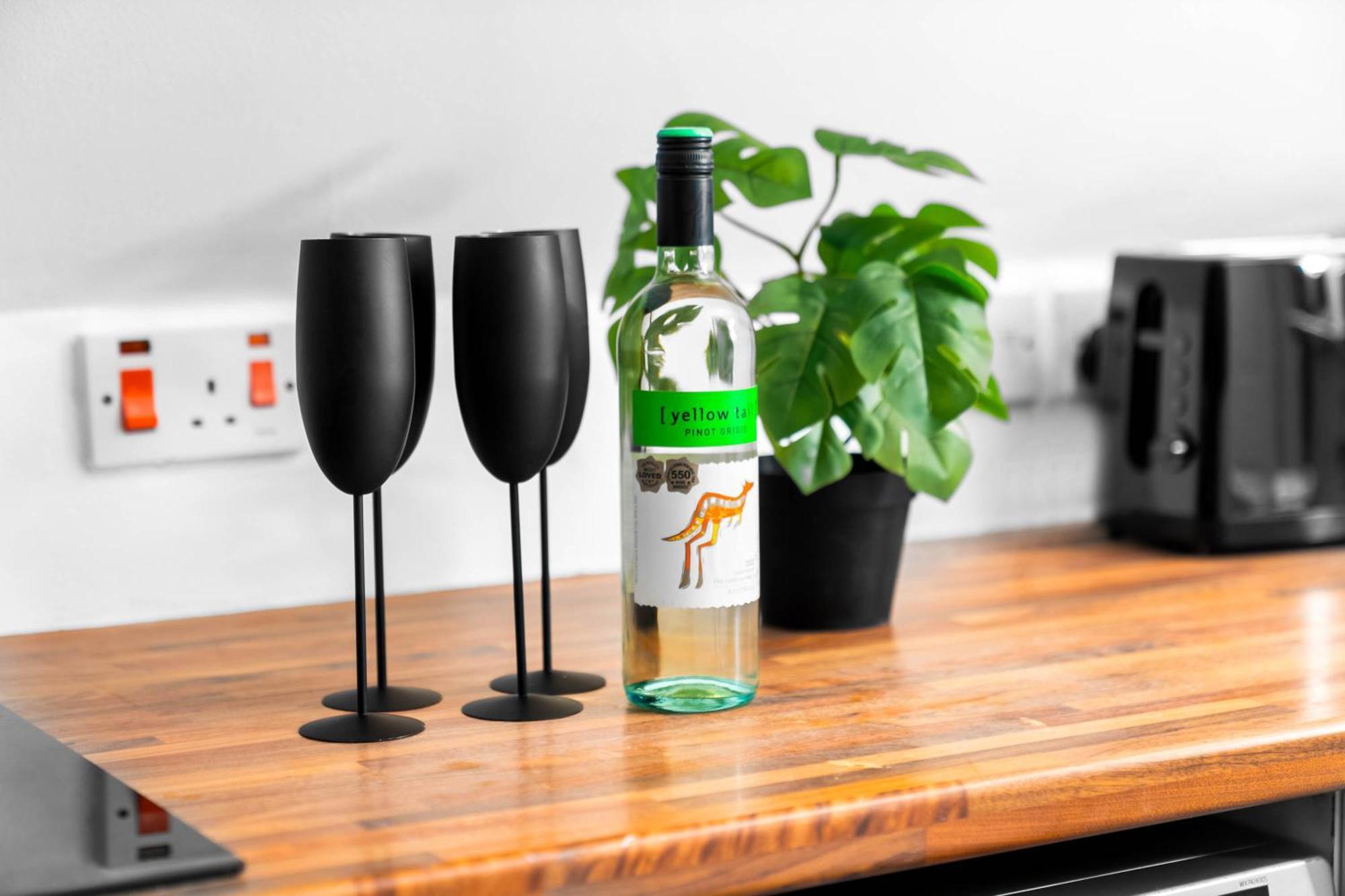 Stylish Apartment - Parking - Outdoor Terrace - Wolverhampton - Netlix - Wifi - 9Bpc Zewnętrze zdjęcie